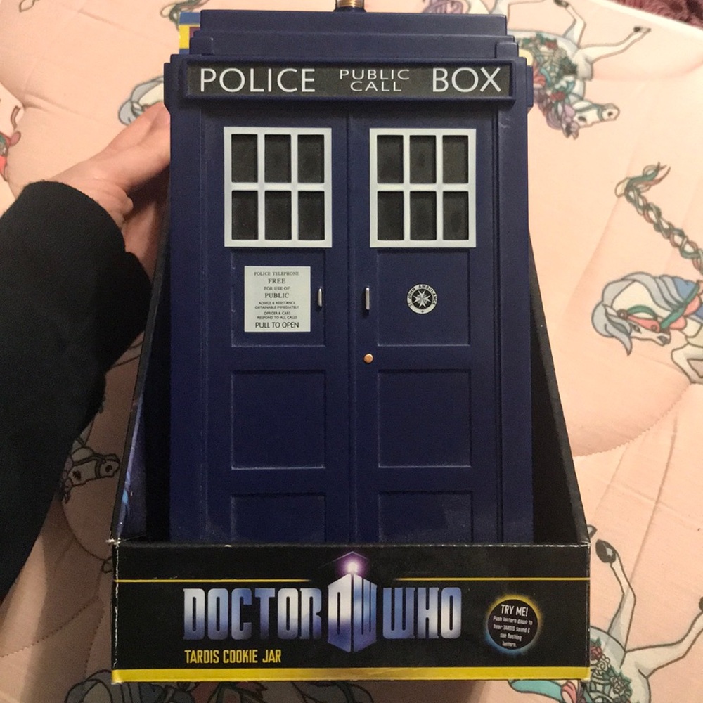 DOCTOR WHO TARDIS COOKIE JAR